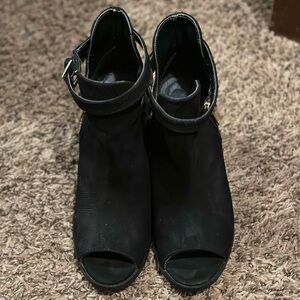 Pre-owned women's black ankle boots size 7.5